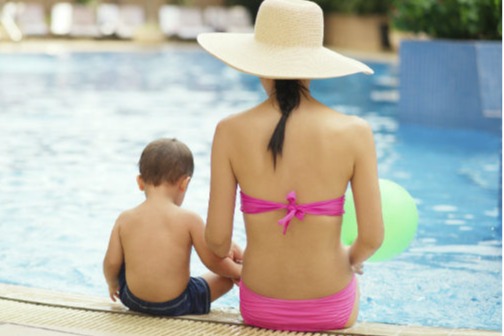 Cómo aplicar el cloro en la piscina